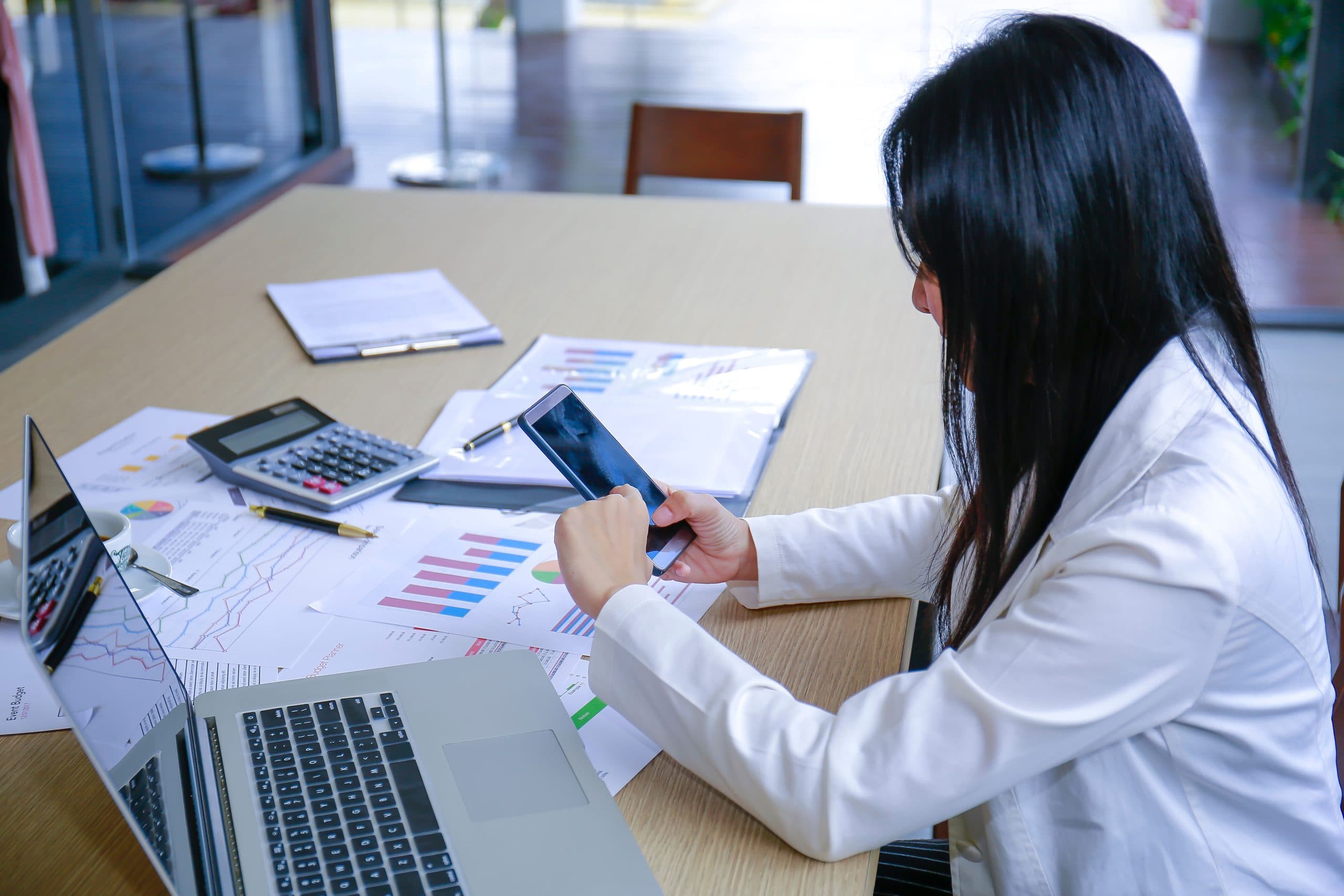 Autonomia economica femminile, Confindustria aderisce al progetto “Una donna, un lavoro, un conto”